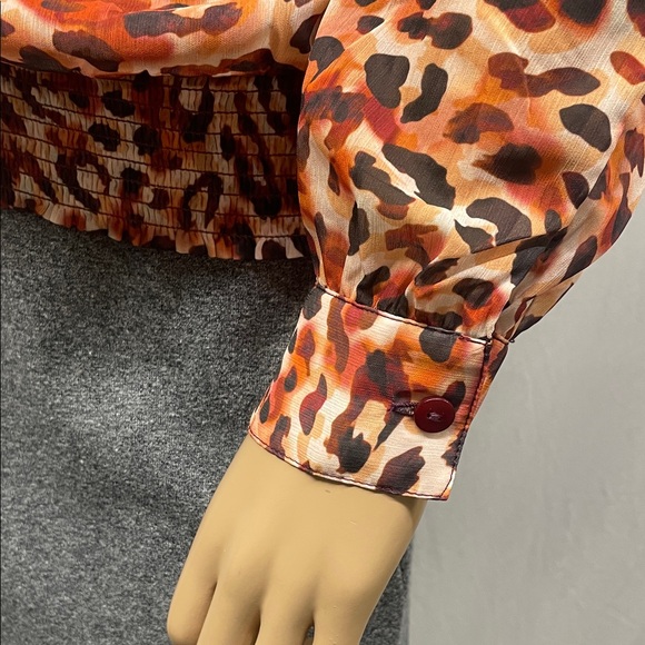 Liverpool Los Angeles Women's Leopard Print V-Neck Blouse NWT - Picture 9 of 10